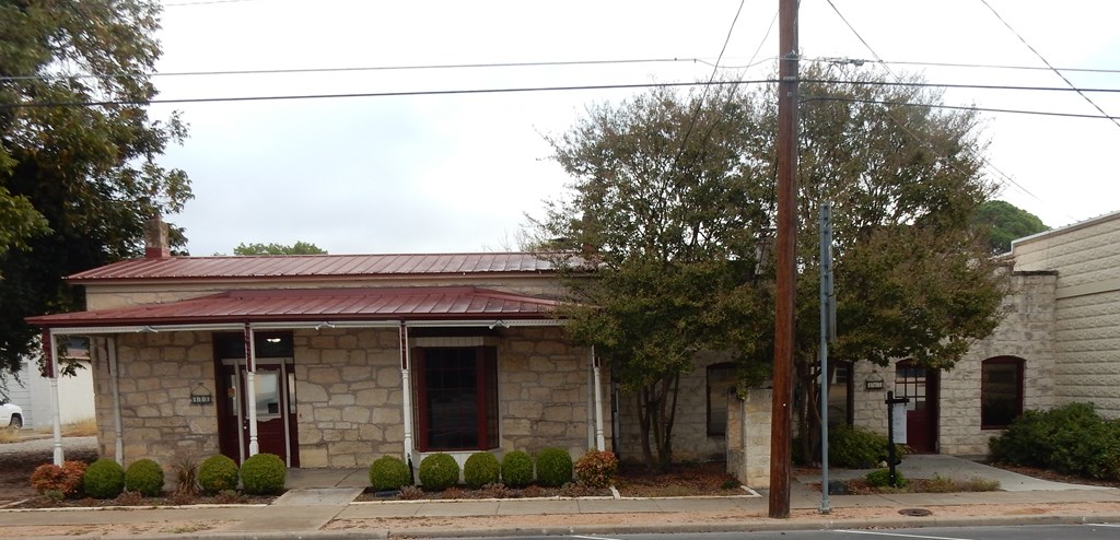 Fredericksburg, Texas, 78624, United States, 5 Bedrooms Bedrooms, ,4 BathroomsBathrooms,Residential,For Sale,1981839