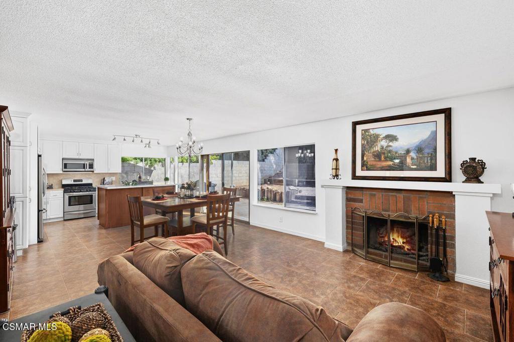 Simi Valley, California, 93065, United States, 3 Bedrooms Bedrooms, ,2 BathroomsBathrooms,Residential,For Sale,1960953