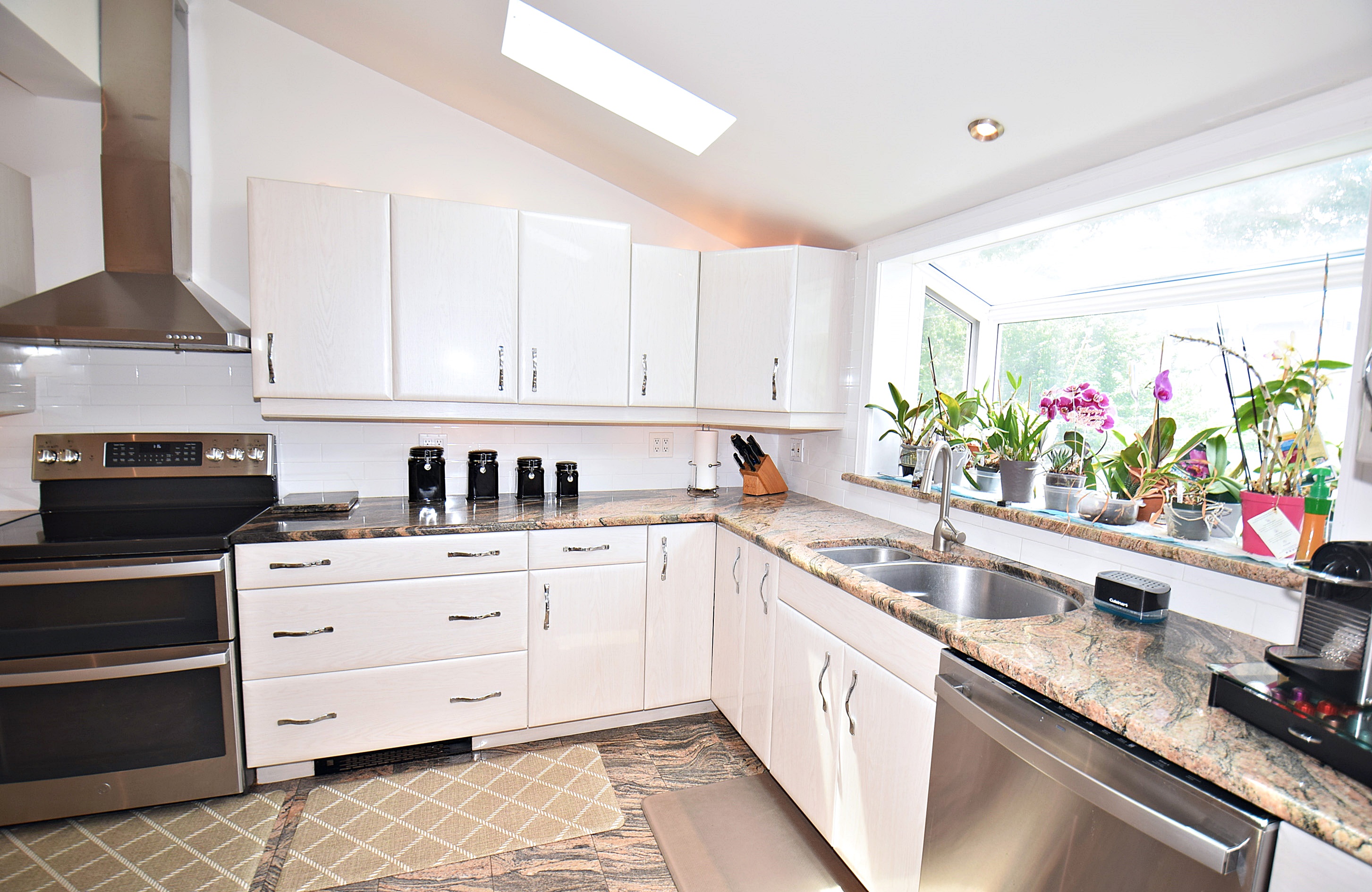 Wheatley Heights, New York, 11798, United States, 5 Bedrooms Bedrooms, ,2 BathroomsBathrooms,Residential,For Sale,1892743