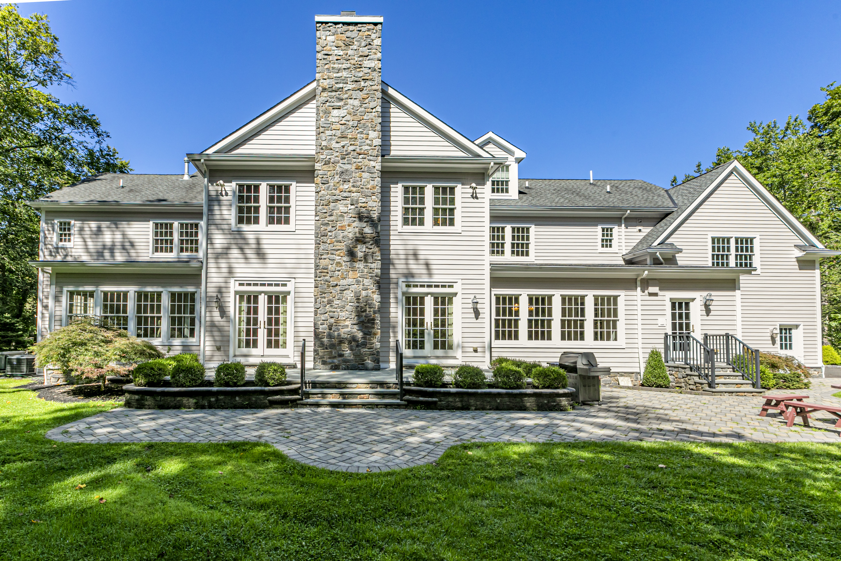  A Custom Home That Knows How to Host - 物件實景