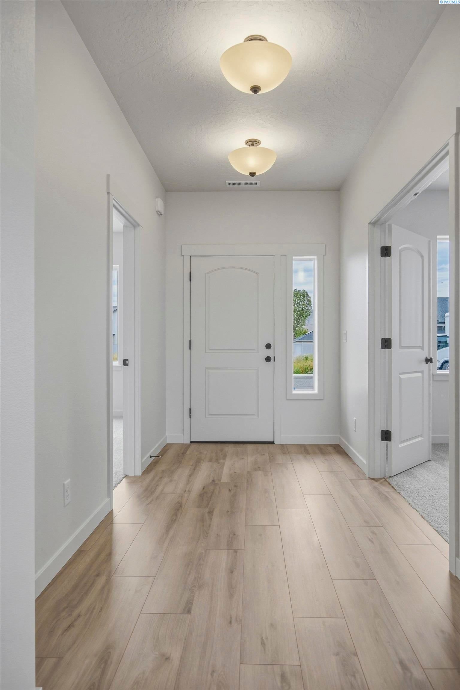 Prosser, Washington, 99350, United States, 5 Bedrooms Bedrooms, ,3 BathroomsBathrooms,Residential,For Sale,2028032
