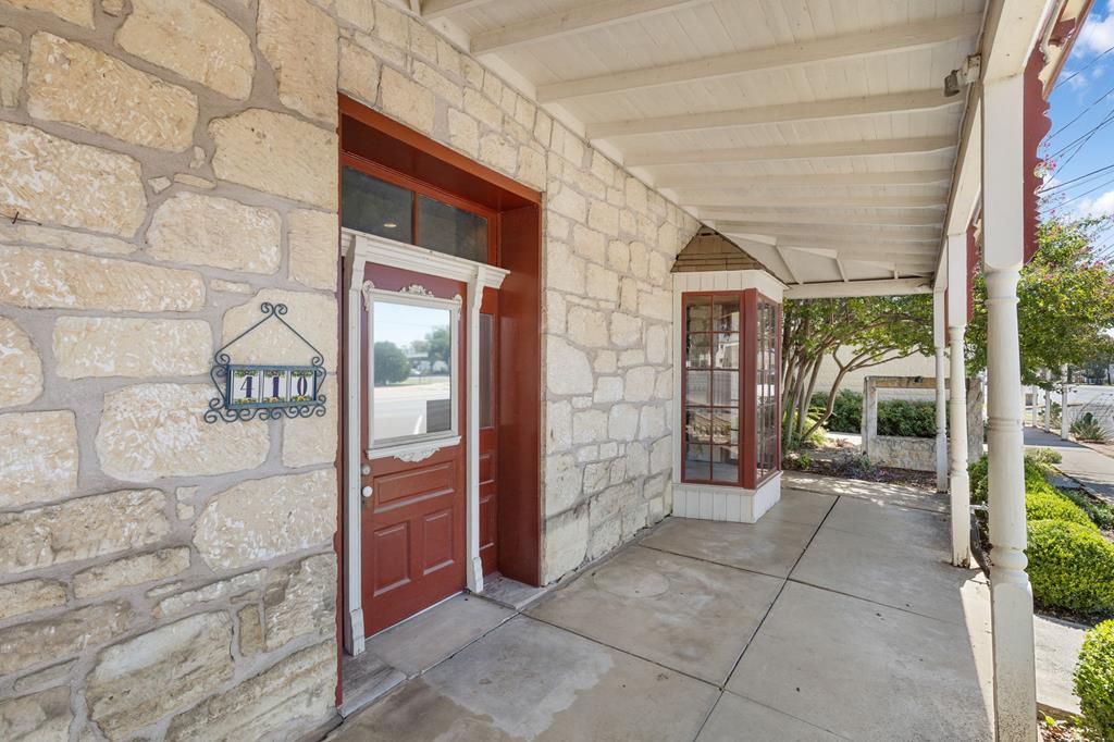 Fredericksburg, Texas, 78624, United States, 5 Bedrooms Bedrooms, ,4 BathroomsBathrooms,Residential,For Sale,1981839