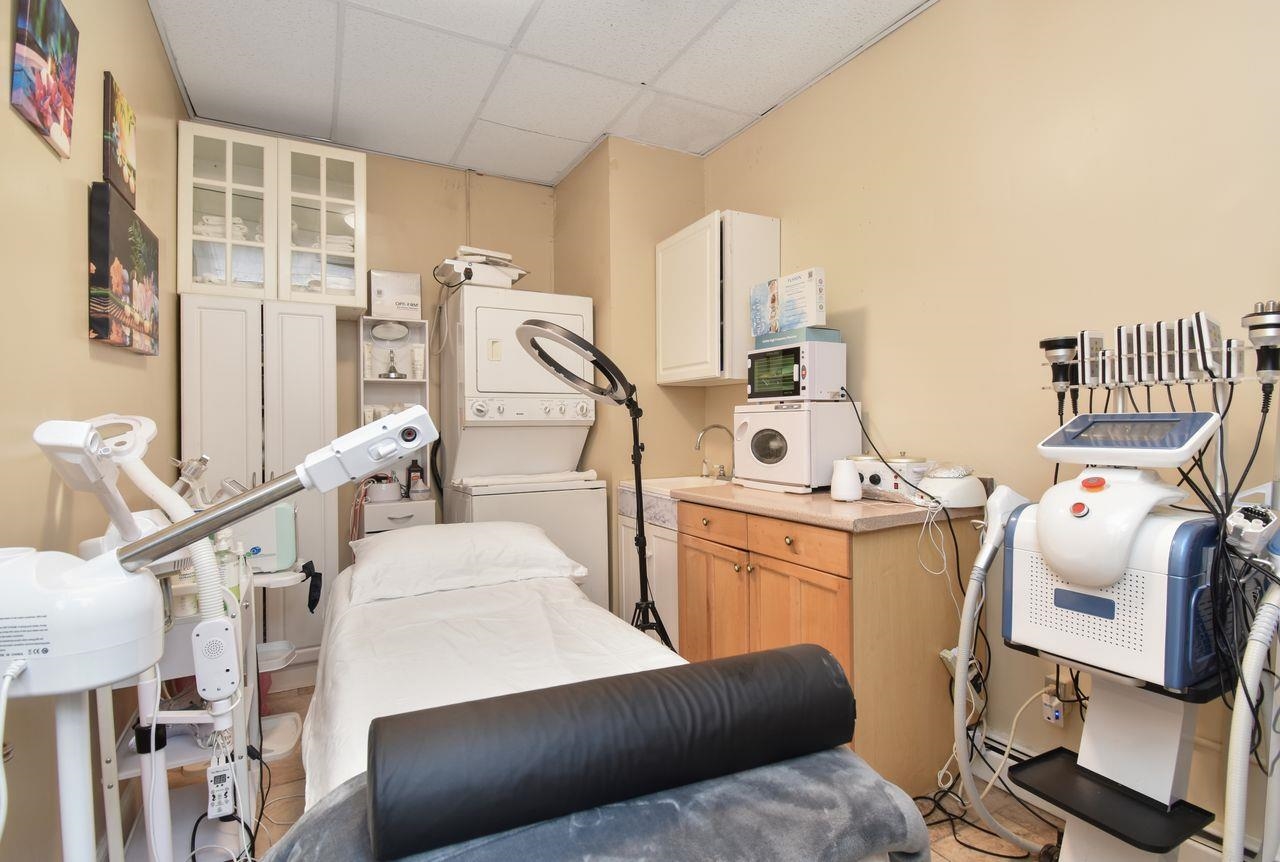 Bayonne, New Jersey, 07002, United States, 3 Bedrooms Bedrooms, ,1 BathroomBathrooms,Residential,For Sale,2000875