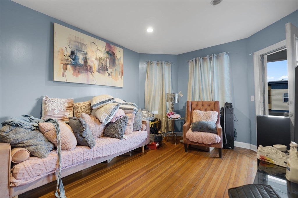 Boston, Massachusetts, 02124, United States, 11 Bedrooms Bedrooms, ,3 BathroomsBathrooms,Residential,For Sale,1978418