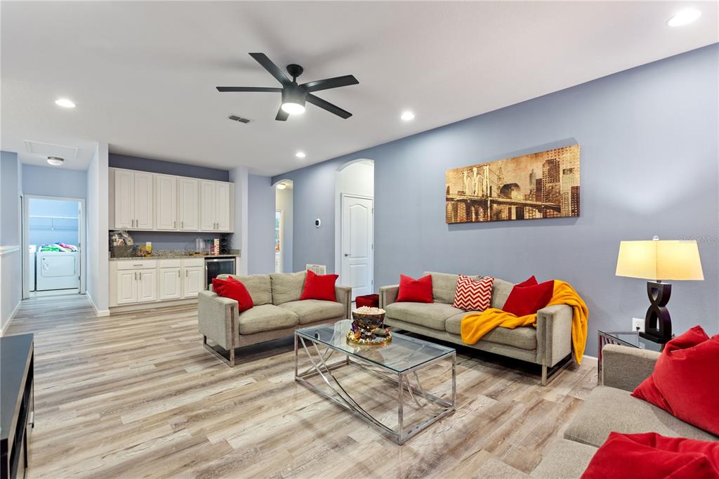 Davenport, Florida, 33837, United States, 10 Bedrooms Bedrooms, ,8 BathroomsBathrooms,Residential,For Sale,1996234