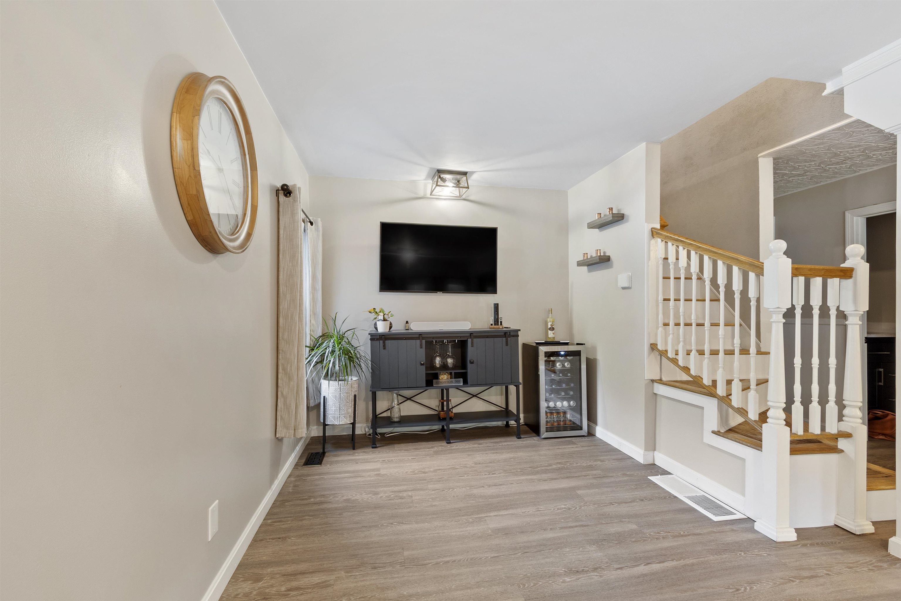 Kingston, New Hampshire, 03848, United States, 4 Bedrooms Bedrooms, ,2 BathroomsBathrooms,Residential,For Sale,1917052