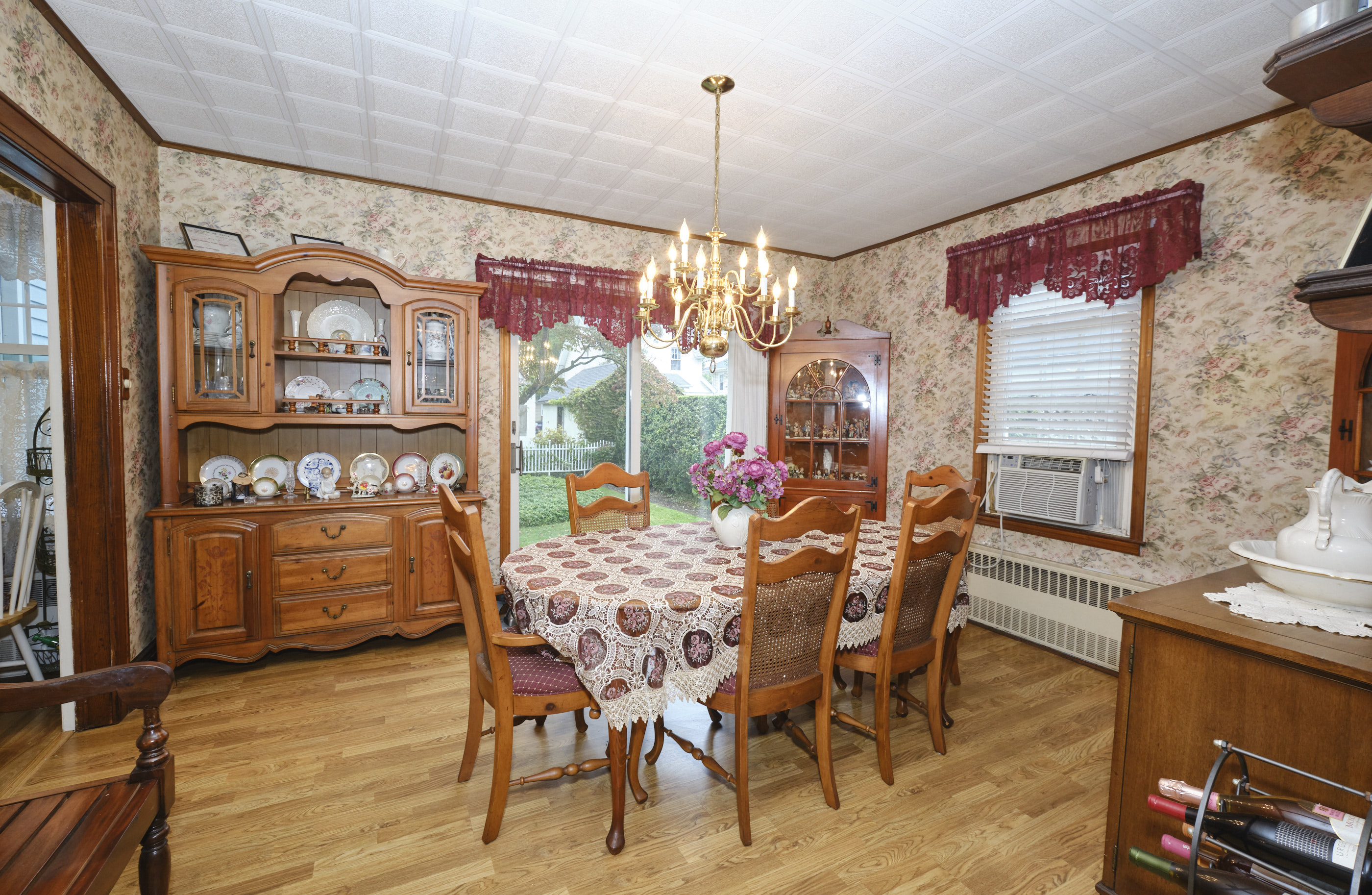 Floral Park, New York, 11001, United States, 3 Bedrooms Bedrooms, ,2 BathroomsBathrooms,Residential,For Sale,1974847