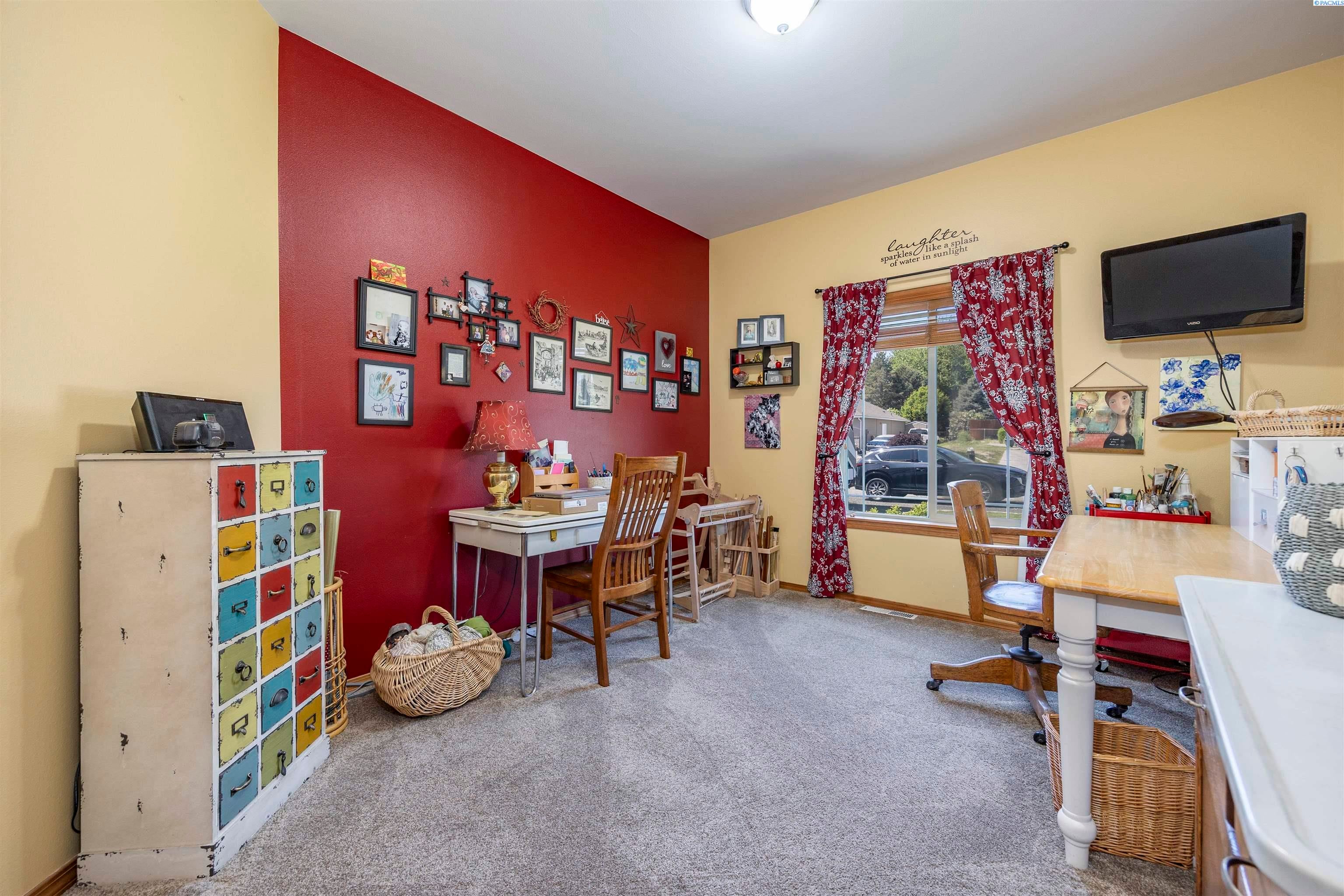 Kennewick, Washington, 99337, United States, 4 Bedrooms Bedrooms, ,3 BathroomsBathrooms,Residential,For Sale,1860973