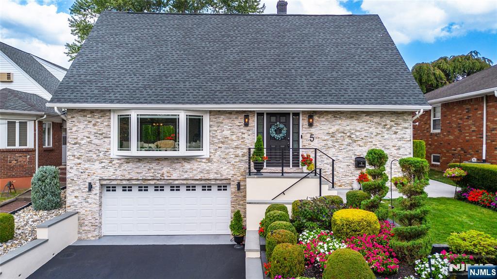 Elmwood Park, New Jersey, 07407, United States, 3 Bedrooms Bedrooms, ,3 BathroomsBathrooms,Residential,For Sale,1941820