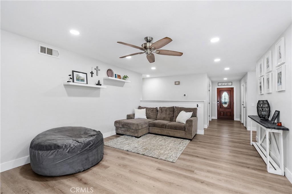 Jurupa Valley, California, 92509, United States, 4 Bedrooms Bedrooms, ,2 BathroomsBathrooms,Residential,For Sale,1987819