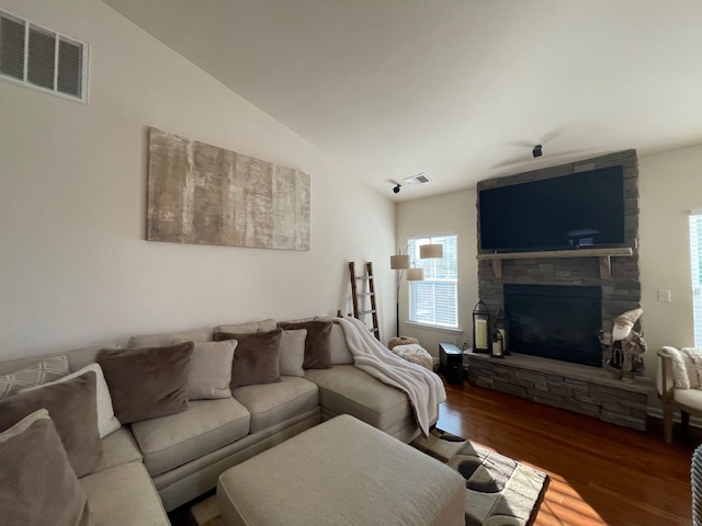 Williamsburg, Virginia, 23188, United States, 3 Bedrooms Bedrooms, ,2 BathroomsBathrooms,Residential,For Sale,1989913