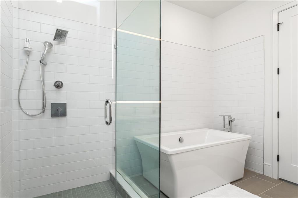 Atlanta, Georgia, 30318, United States, 2 Bedrooms Bedrooms, ,3 BathroomsBathrooms,Residential,For Sale,1849919