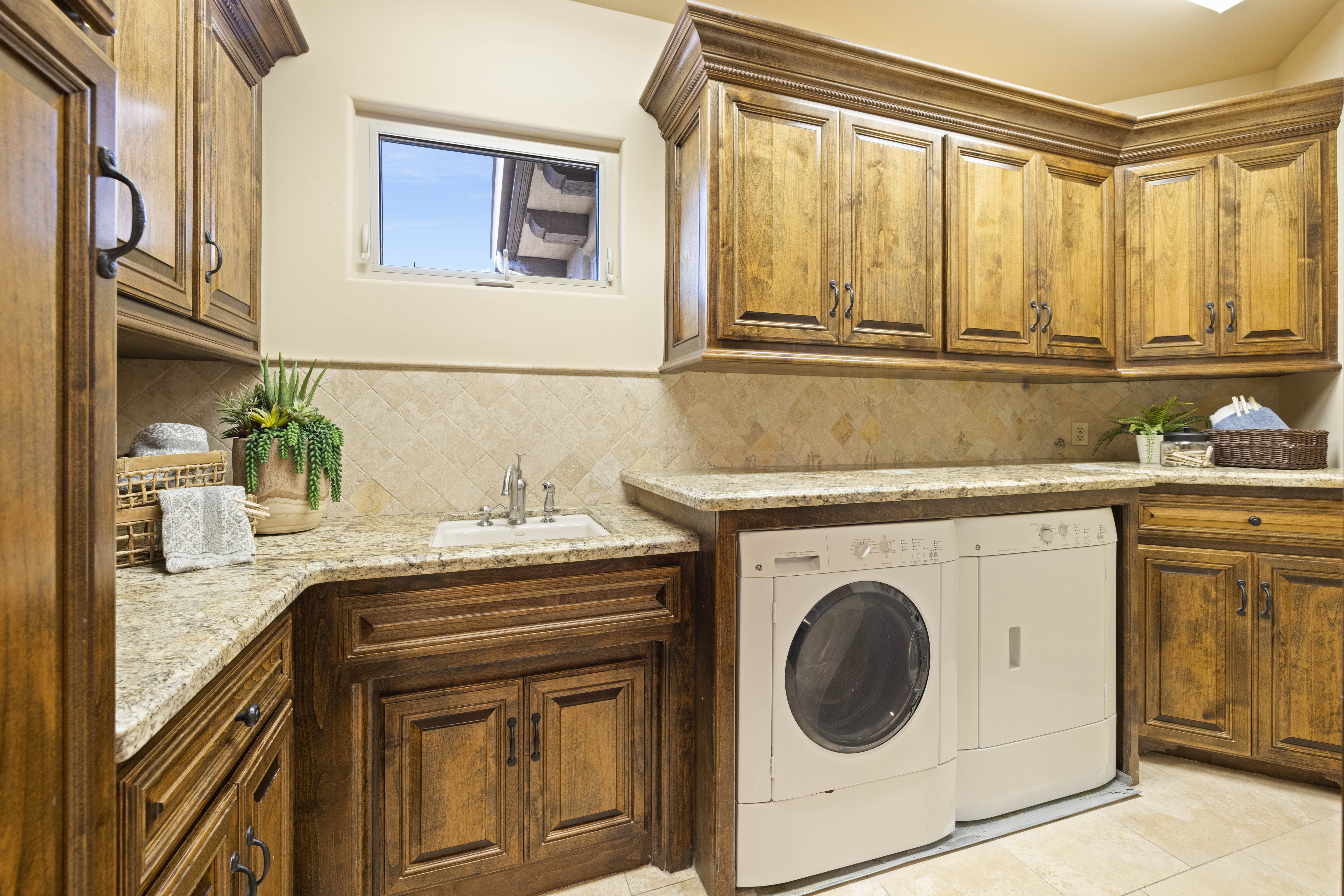  671 Avalanche Peak Way, Folsom, CA 95630 - 物件實景