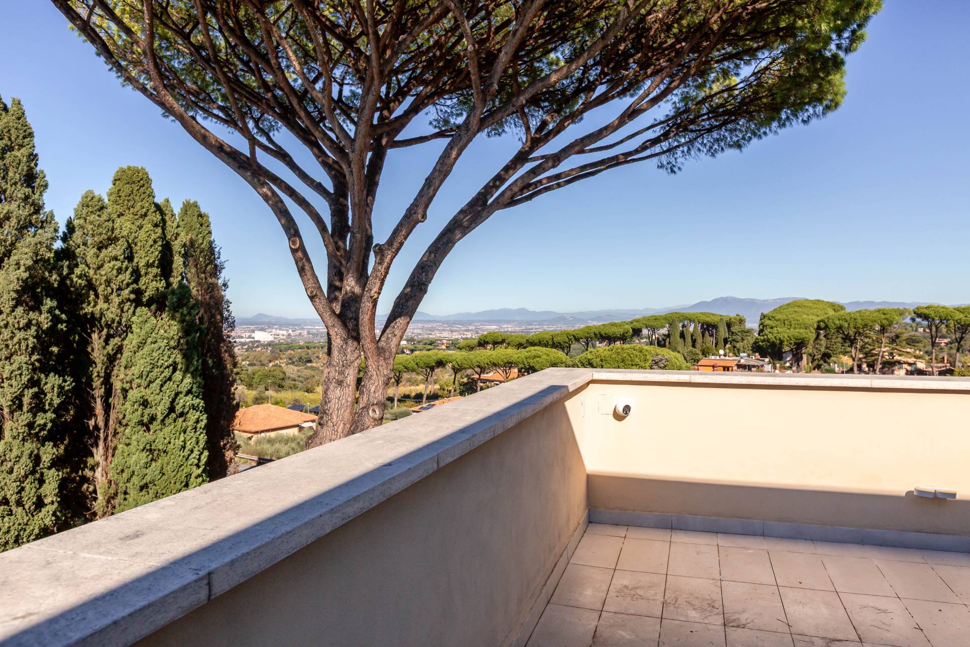 Grottaferrata, Roma, 00046, IT, 4 Bedrooms Bedrooms, ,2 BathroomsBathrooms,Residential,For Sale,1989453