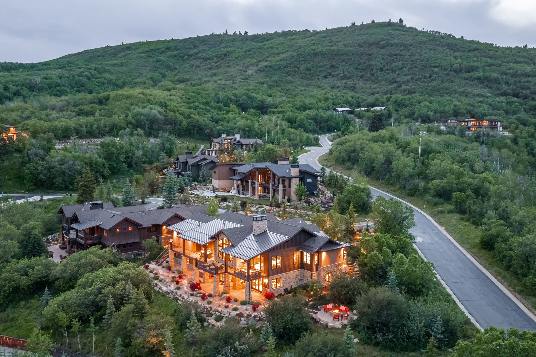  Luxury Custom Home in the Coveted Woods of Parleys Lane - 物件實景