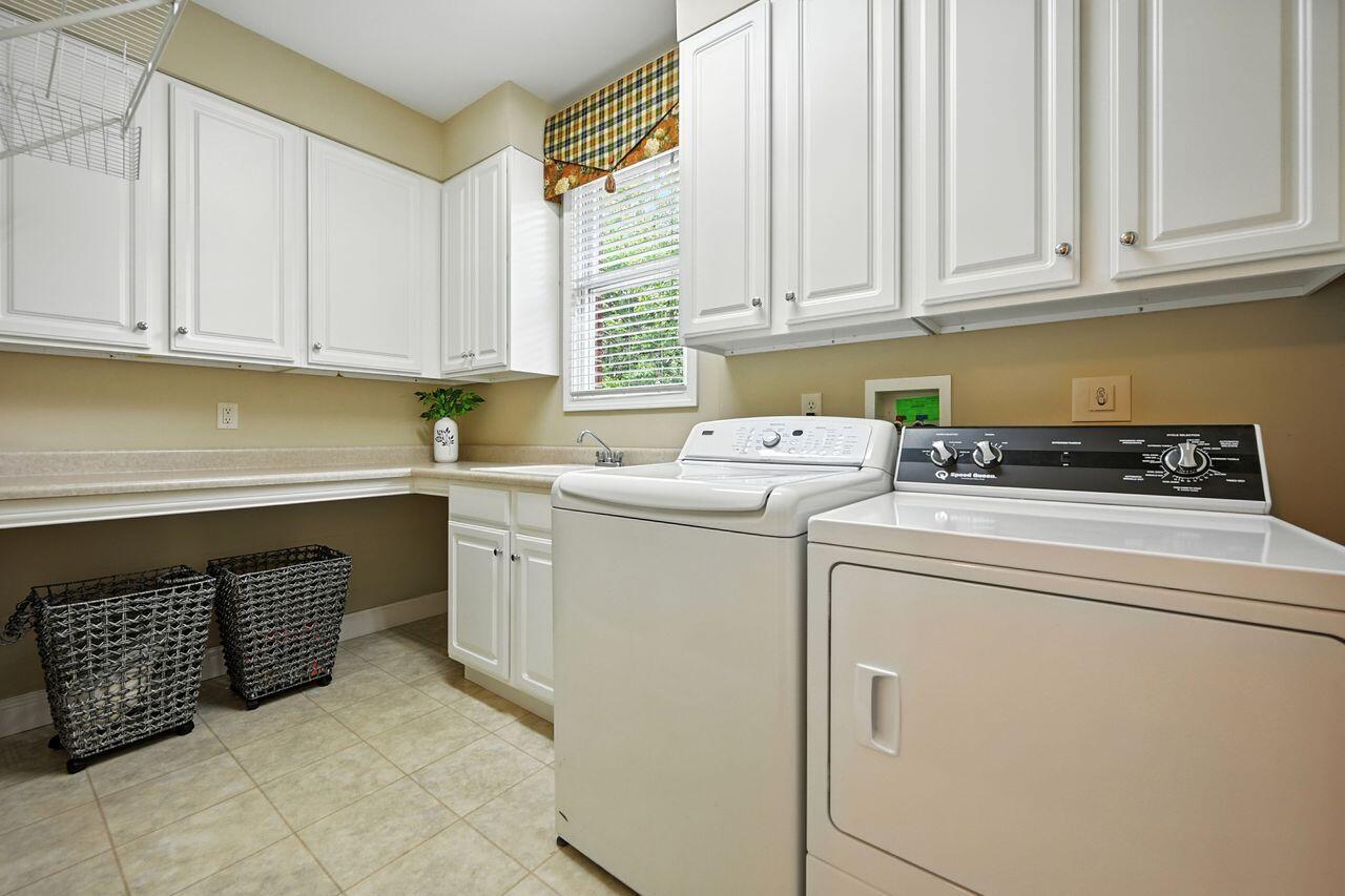 Union, Kentucky, 41091, United States, 4 Bedrooms Bedrooms, ,5 BathroomsBathrooms,Residential,For Sale,1961010