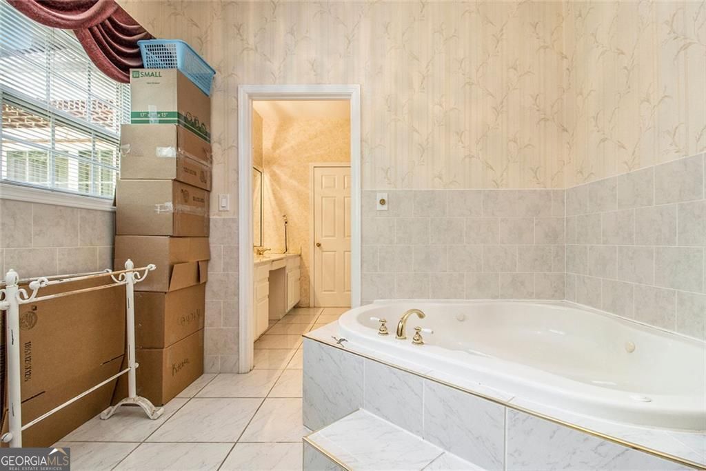 Atlanta, Georgia, 30331, United States, 5 Bedrooms Bedrooms, ,4 BathroomsBathrooms,Residential,For Sale,1908174