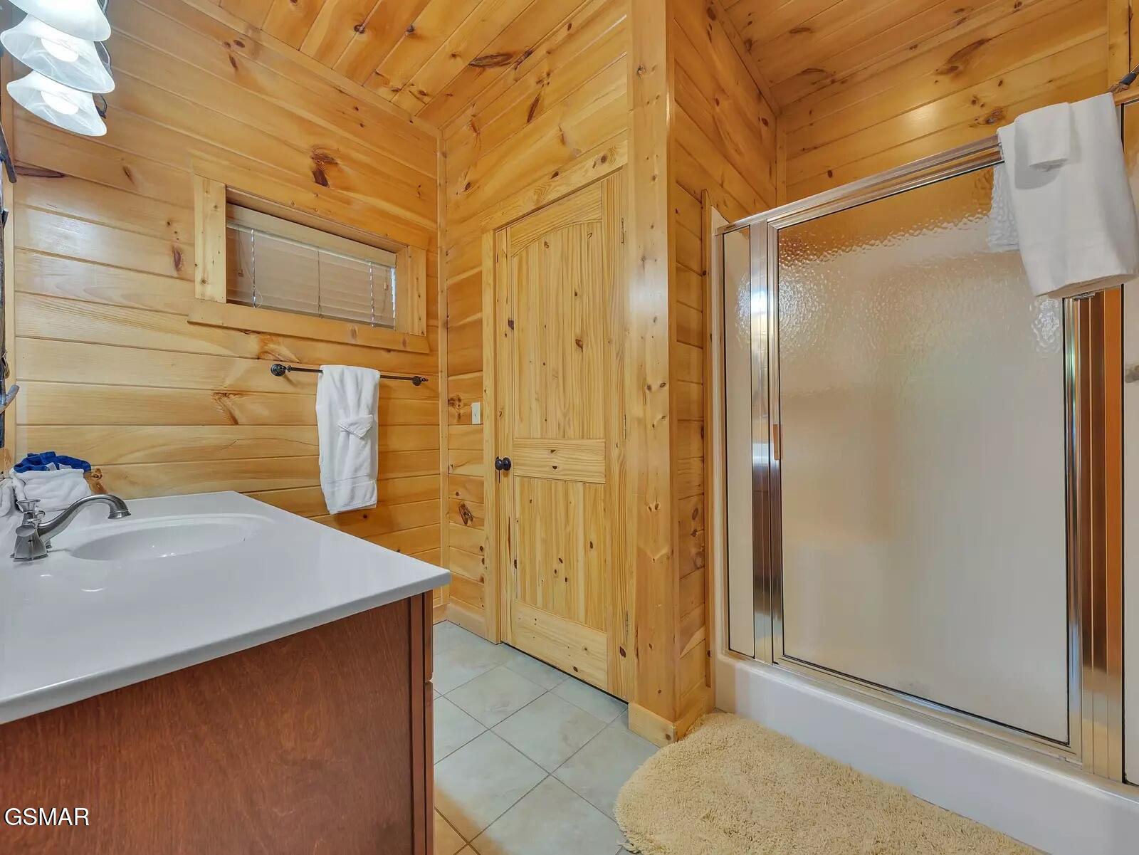 Gatlinburg, Tennessee, 37738, United States, 3 Bedrooms Bedrooms, ,3 BathroomsBathrooms,Residential,For Sale,2005434