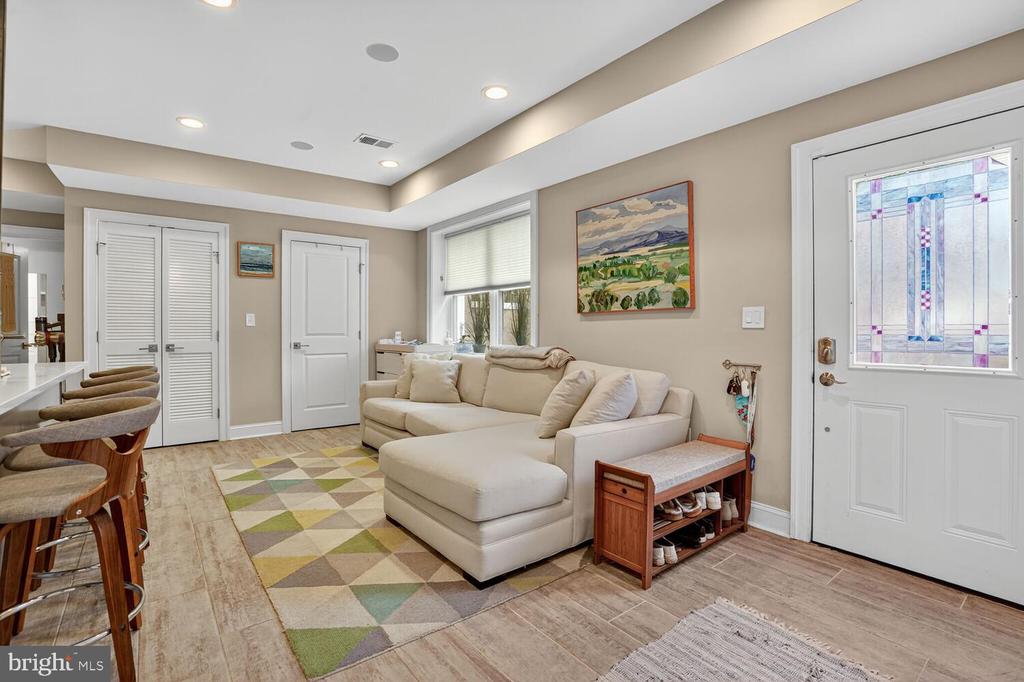 Washington, District of Columbia, 20002, United States, 2 Bedrooms Bedrooms, ,2 BathroomsBathrooms,Residential,For Sale,2002481