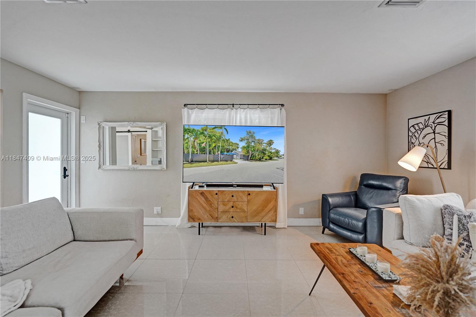 Fort Lauderdale, Florida, 33304, United States, 3 Bedrooms Bedrooms, ,2 BathroomsBathrooms,Residential,For Sale,1901342