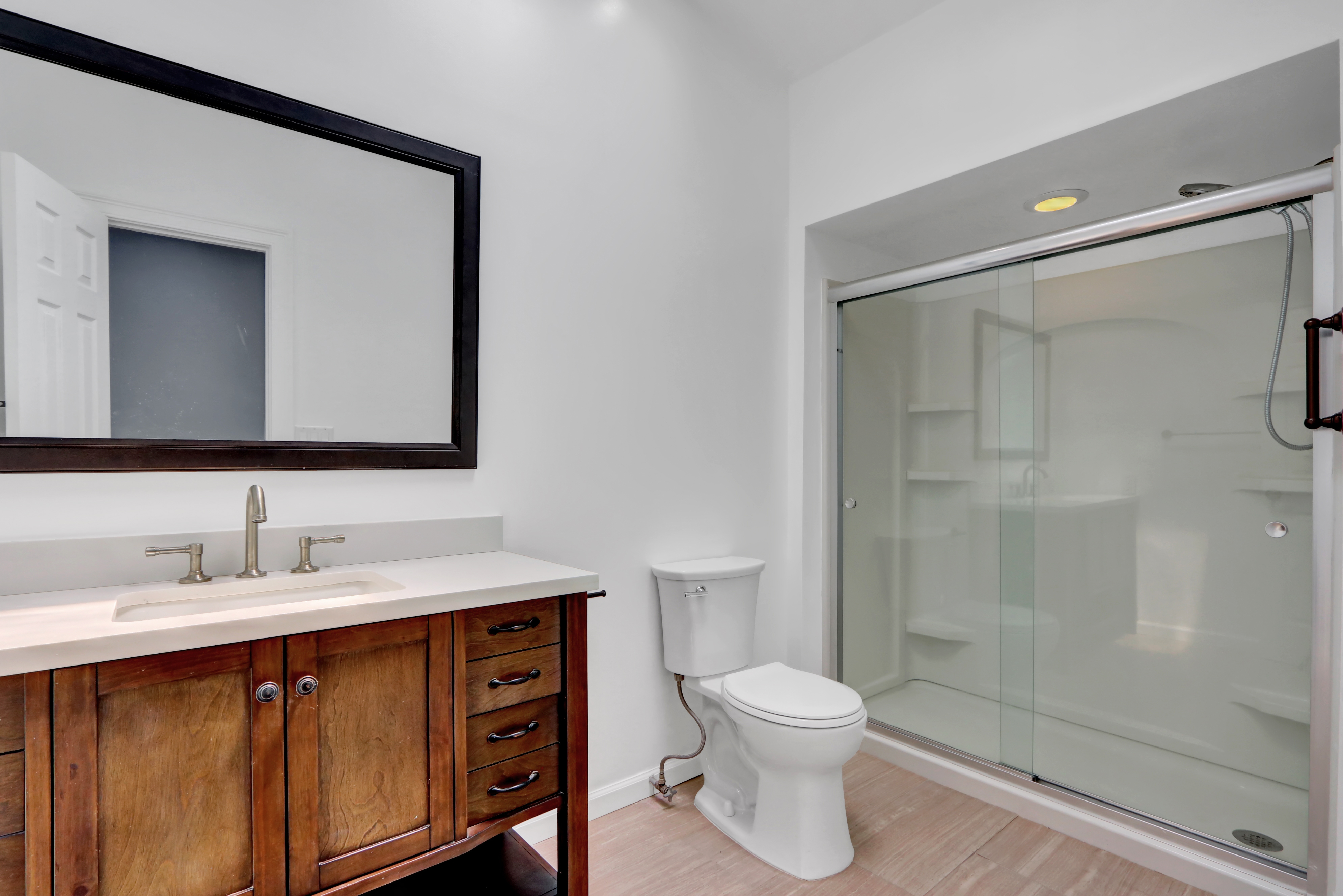 West Islip, New York, 11795, United States, 3 Bedrooms Bedrooms, ,2 BathroomsBathrooms,Residential,For Sale,1920311
