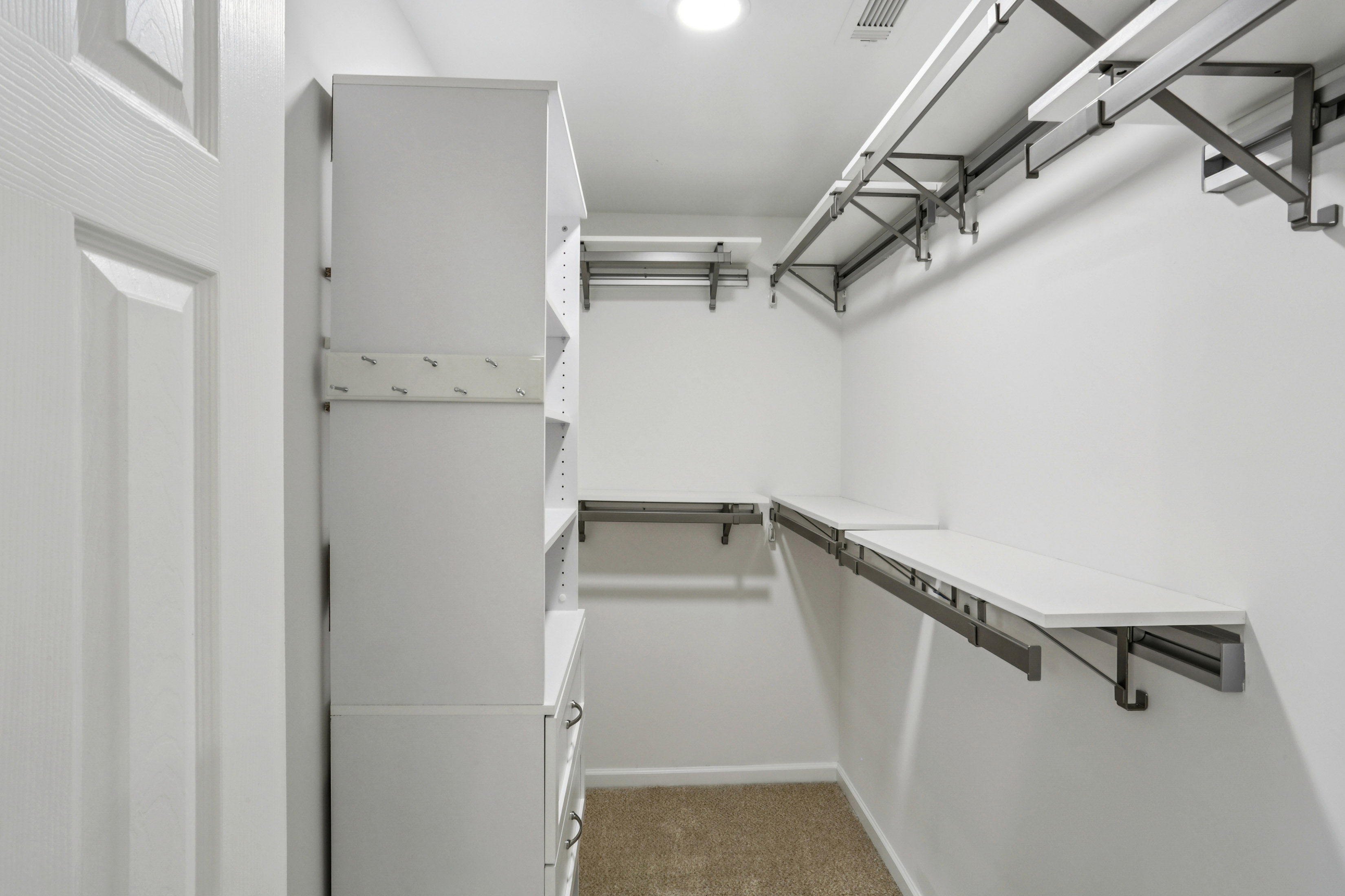  Spacious Three Level Townhome in the Desirable Thorncrest Community - 物件實景