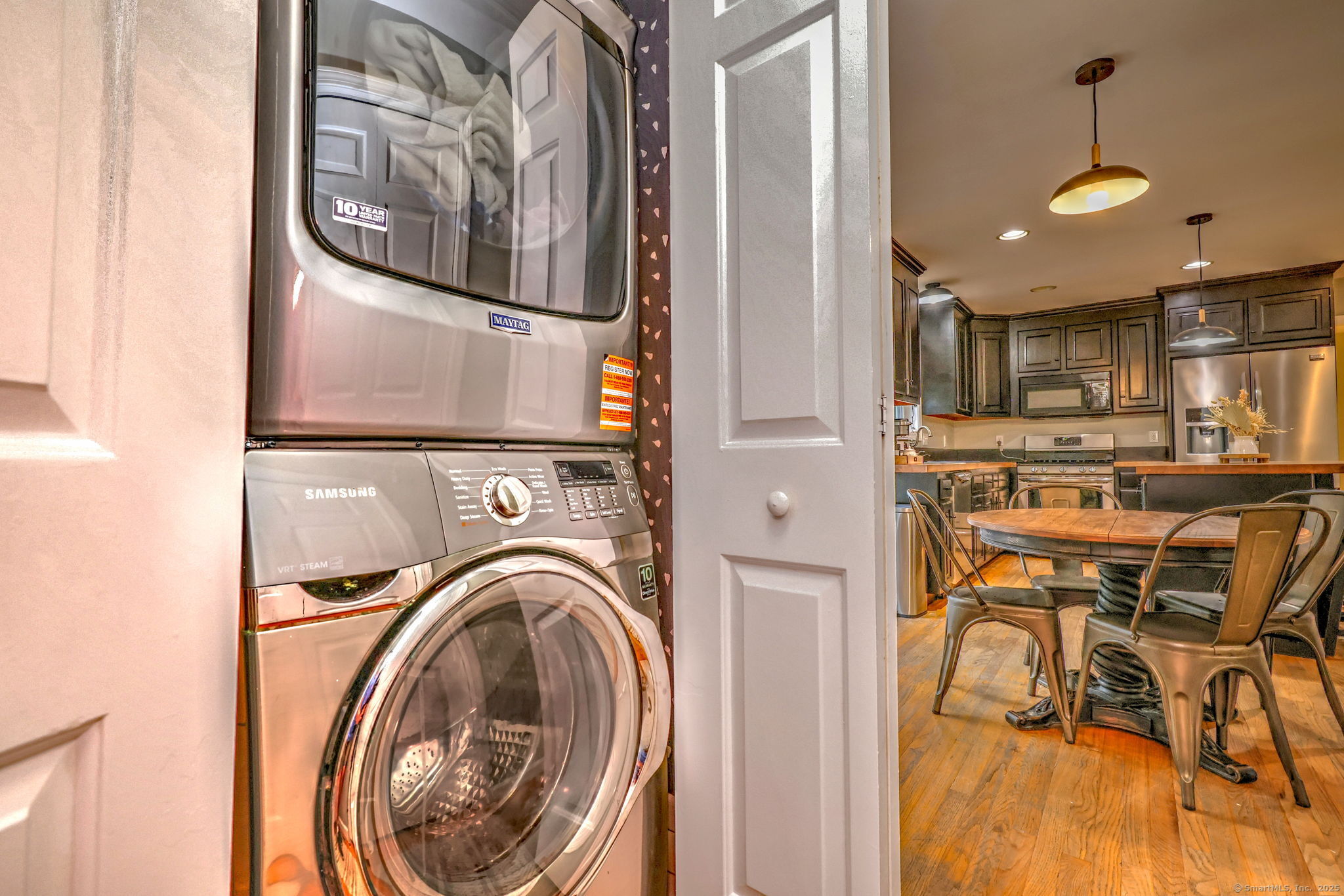 Shelton, Connecticut, 06484, United States, 4 Bedrooms Bedrooms, ,4 BathroomsBathrooms,Residential,For Sale,2001799