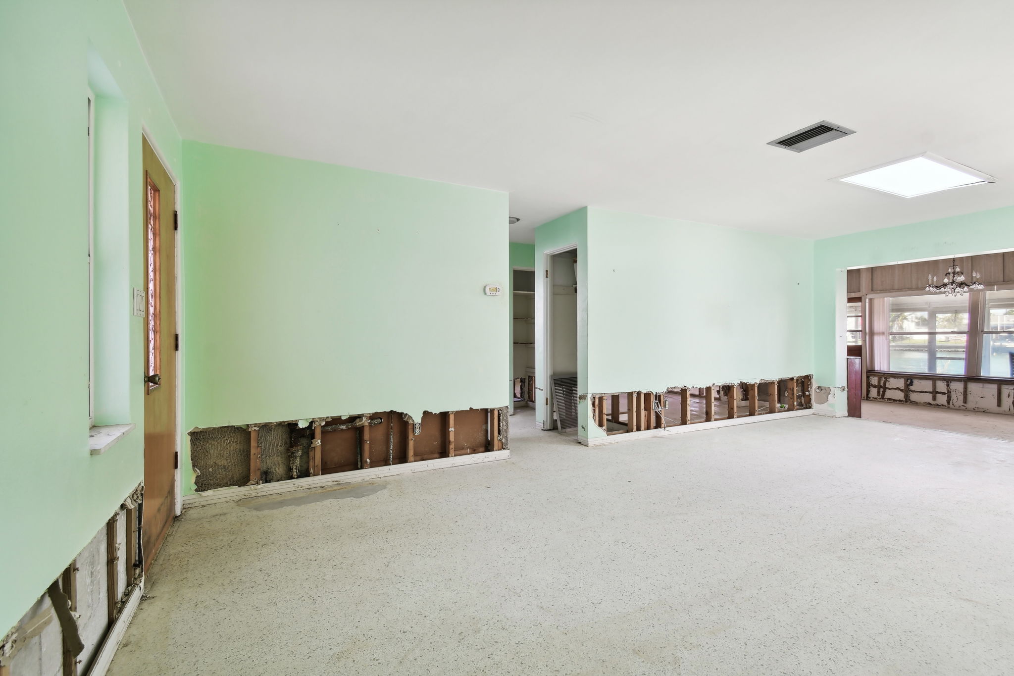 Madeira Beach, Florida, 33708, United States, 3 Bedrooms Bedrooms, ,2 BathroomsBathrooms,Residential,For Sale,1943278