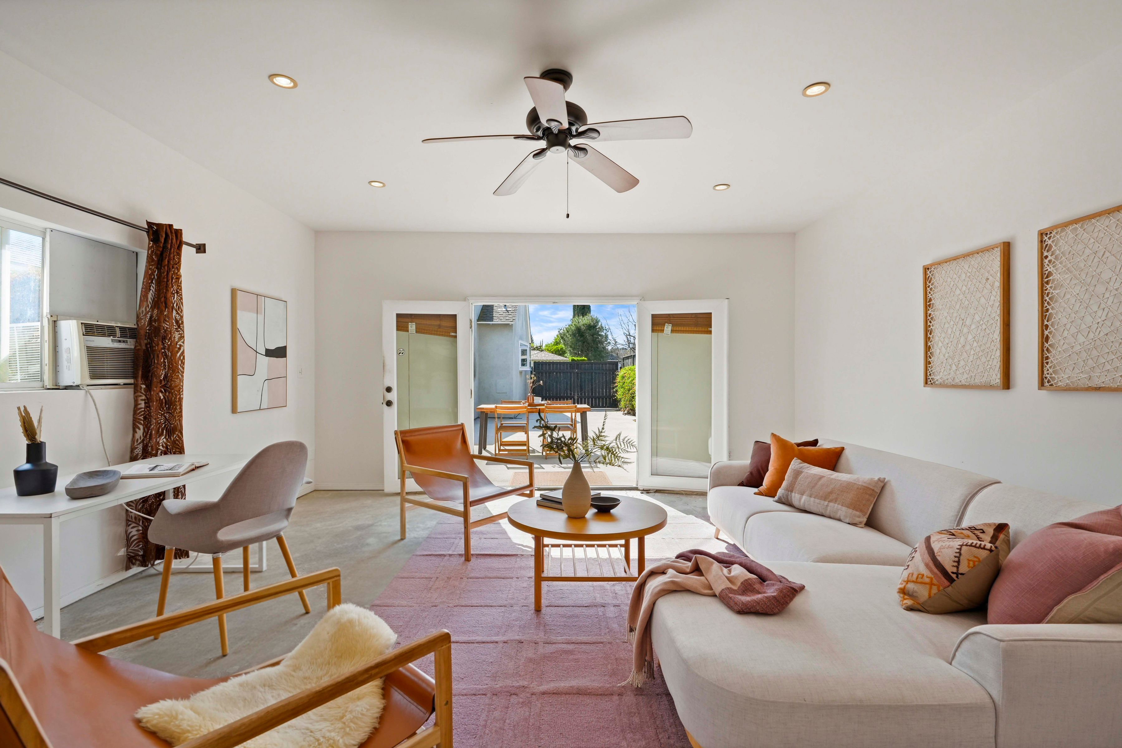  6506 Colbath Avenue - 物件實景