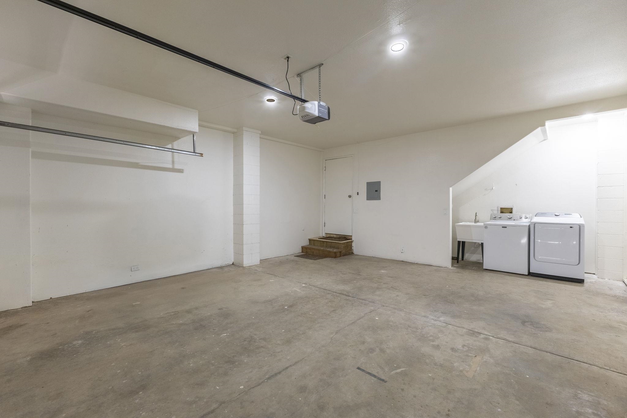 Wailuku, Hawaii, 96793, United States, 3 Bedrooms Bedrooms, ,4 BathroomsBathrooms,Residential,For Sale,1848870