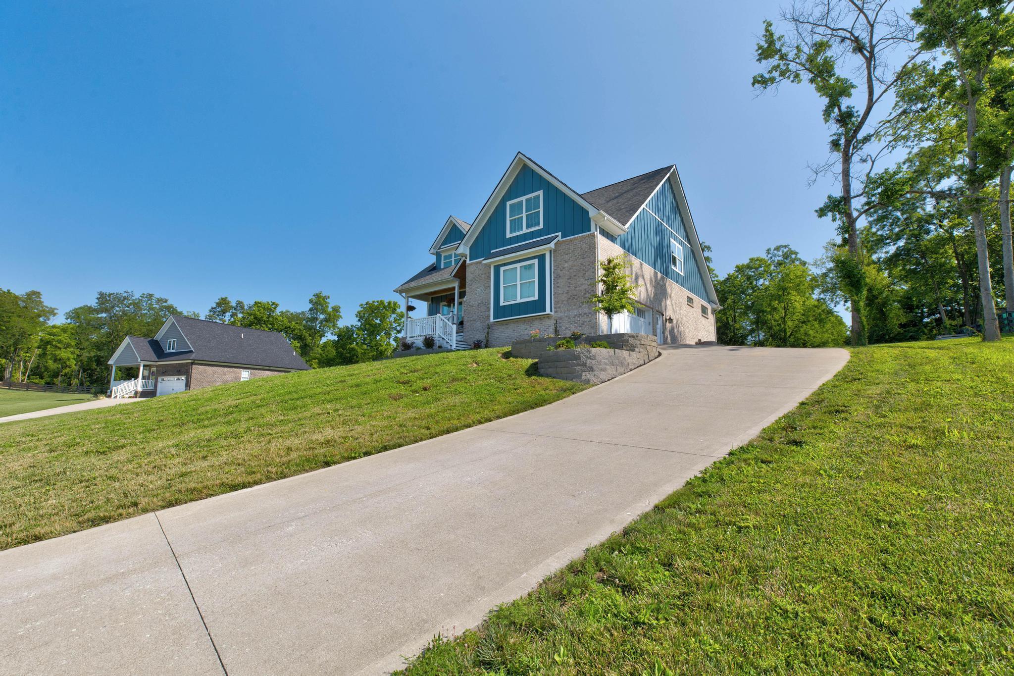 Richmond, Kentucky, 40475, United States, 4 Bedrooms Bedrooms, ,6 BathroomsBathrooms,Residential,For Sale,1971513