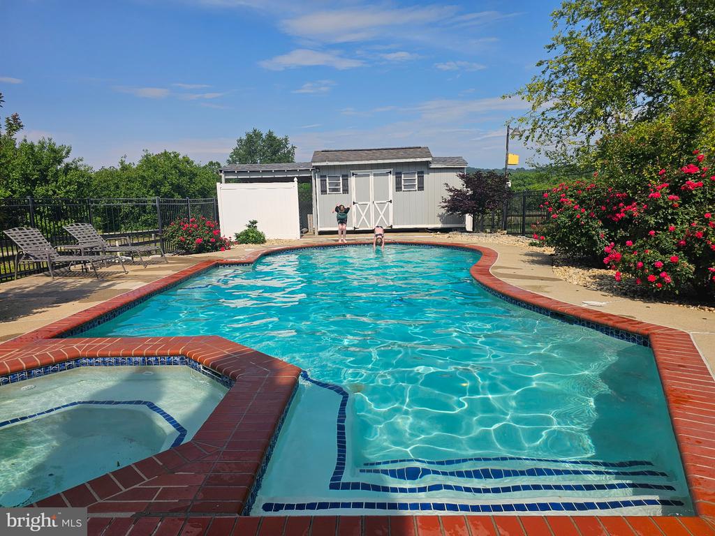 Adamstown, Maryland, 21710, United States, 3 Bedrooms Bedrooms, ,4 BathroomsBathrooms,Residential,For Sale,2012547