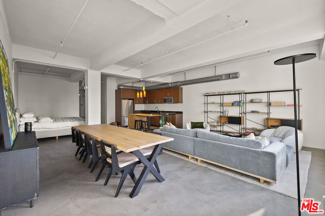 Los Angeles, California, 90014, United States, 1 Bedroom Bedrooms, ,1 BathroomBathrooms,Residential,For Sale,1705578