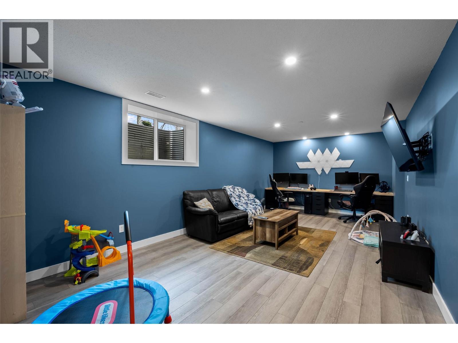 KAMLOOPS, British Columbia, V2C 0G8, CA, 3 Bedrooms Bedrooms, ,2 BathroomsBathrooms,Residential,For Sale,1951302