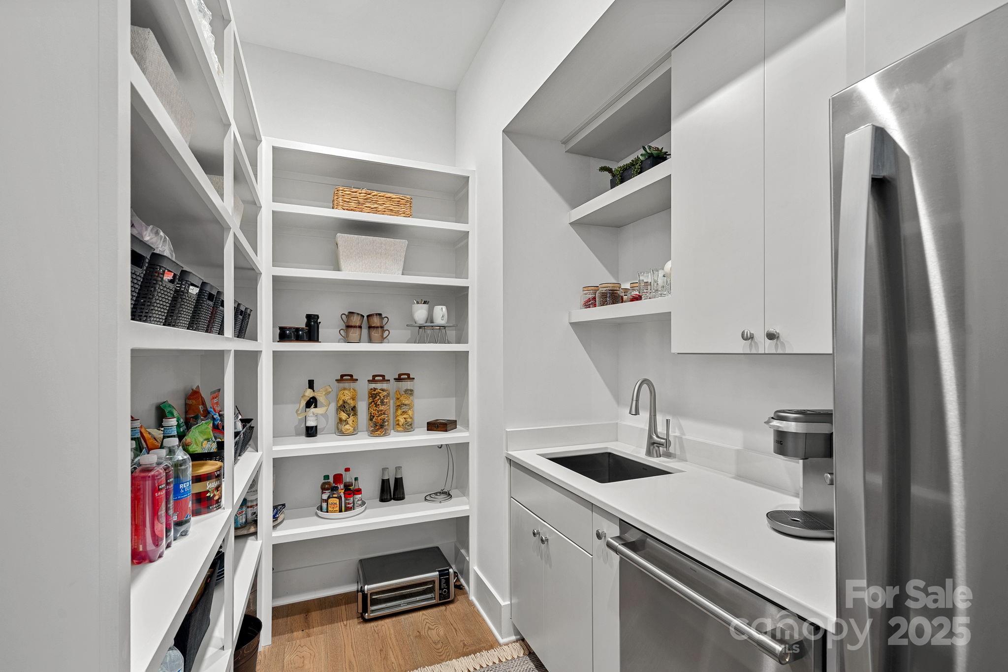 Davidson, North Carolina, 28036, United States, 5 Bedrooms Bedrooms, ,7 BathroomsBathrooms,Residential,For Sale,1989460