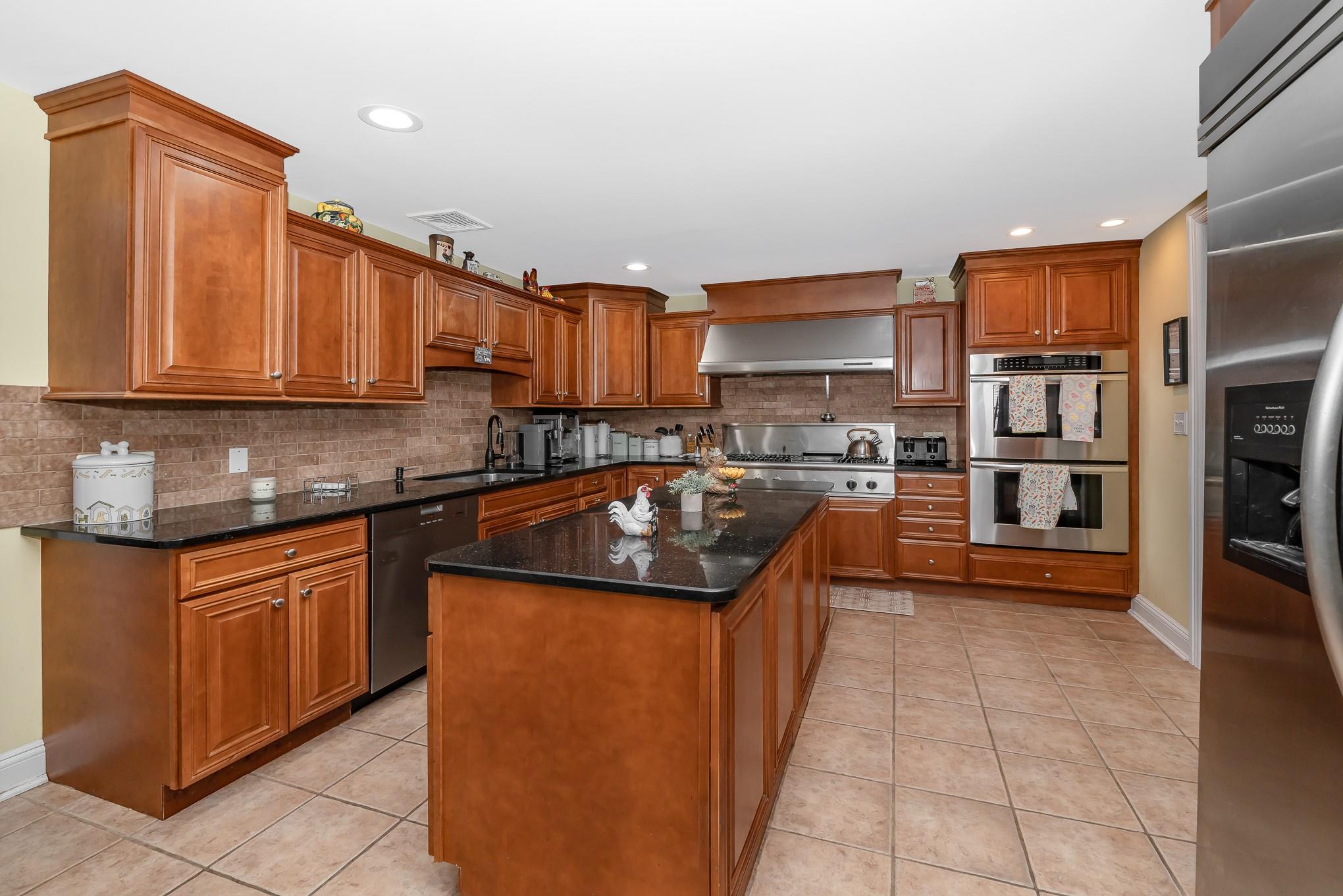 Merrick, New York, 11566, United States, 4 Bedrooms Bedrooms, ,2 BathroomsBathrooms,Residential,For Sale,1931896