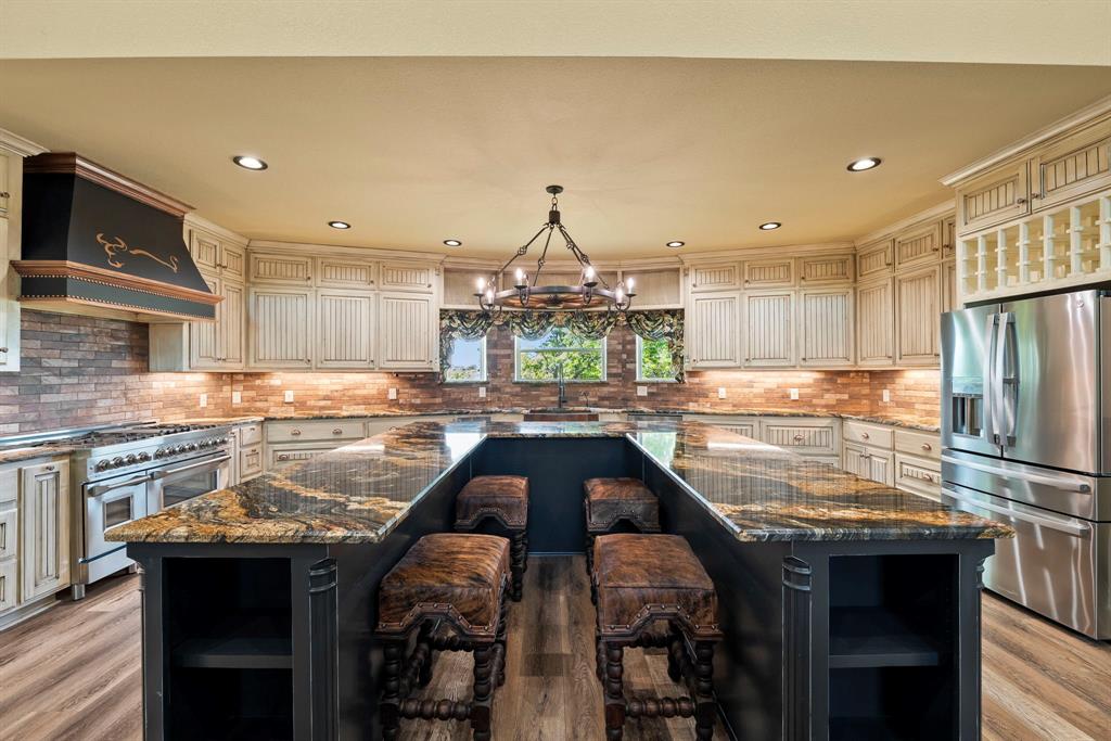 Weatherford, Texas, 76085, United States, 4 Bedrooms Bedrooms, ,4 BathroomsBathrooms,Residential,For Sale,1977773