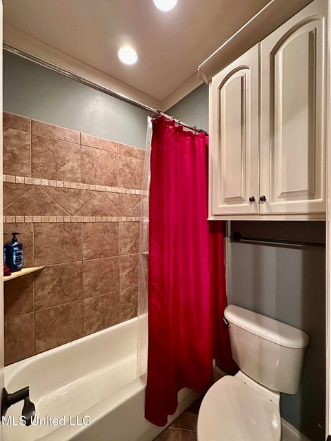 Clinton, Mississippi, 39056, United States, 4 Bedrooms Bedrooms, ,3 BathroomsBathrooms,Residential,For Sale,1998681