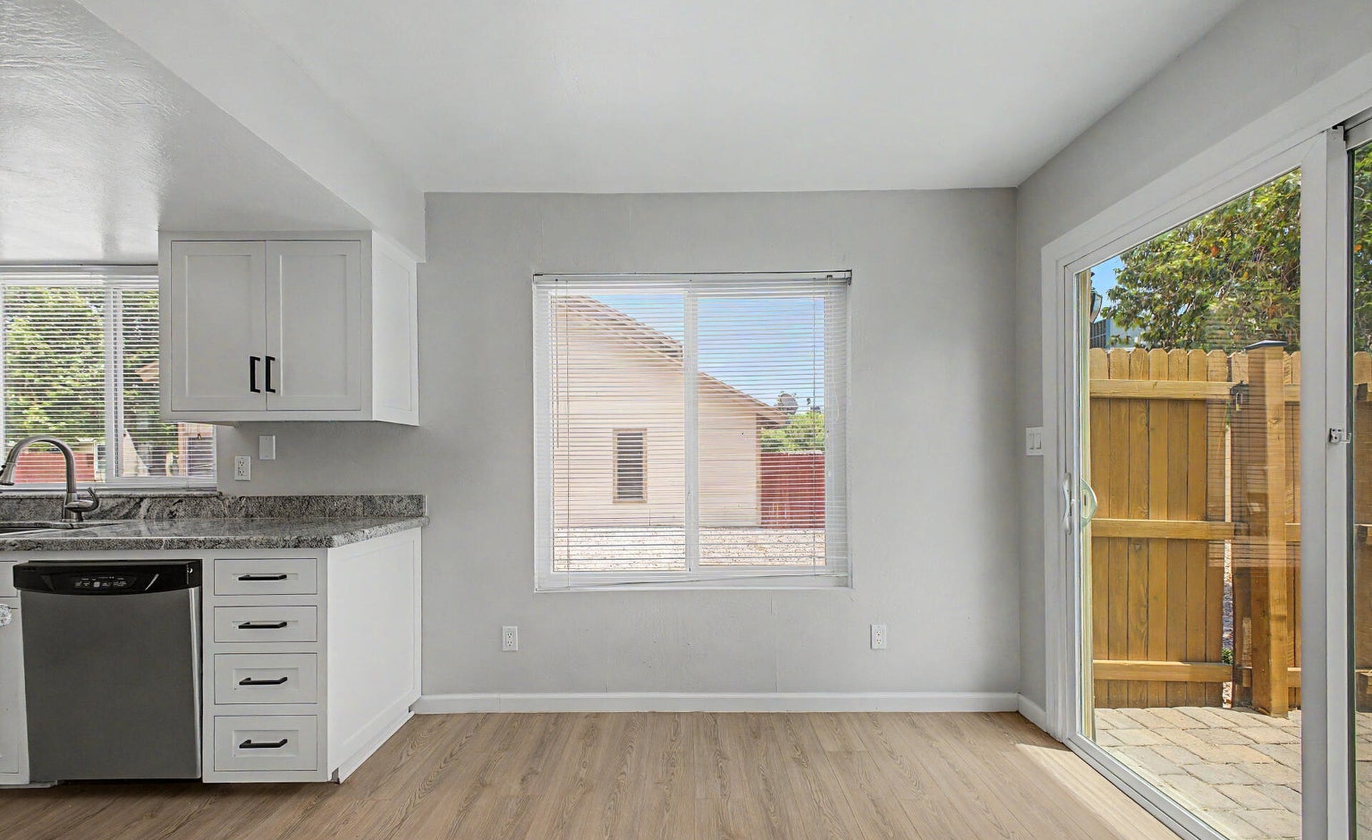  2455 E Broadway Road  Mesa, AZ - 物件實景