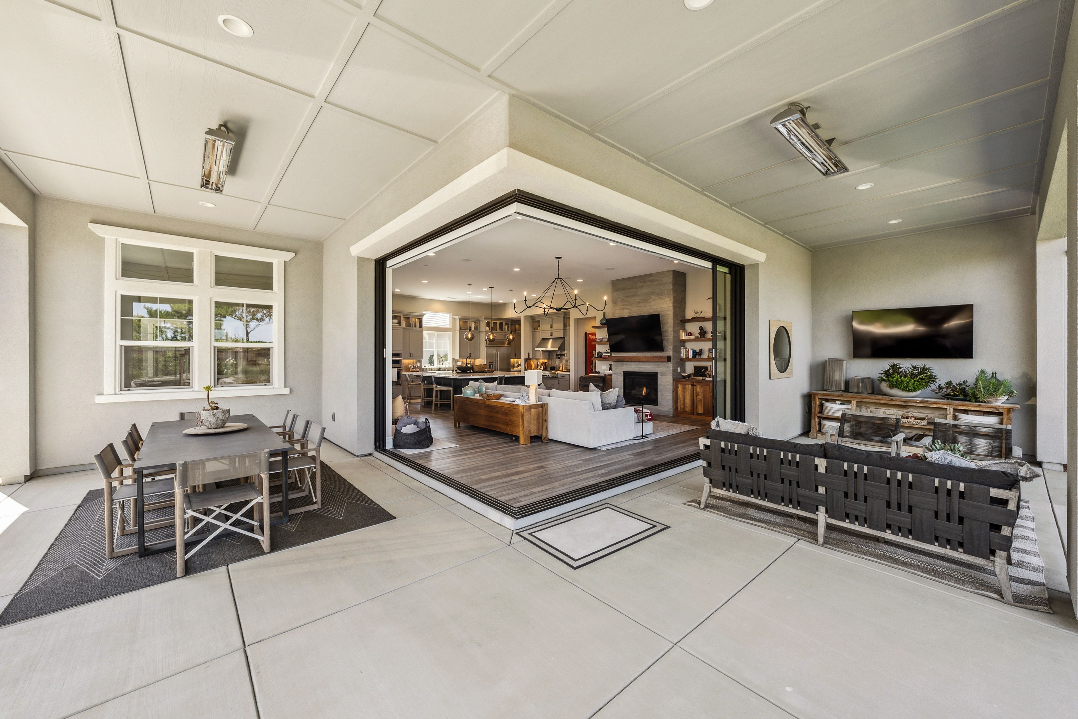  3007 Bluffs Drive - 物件實景