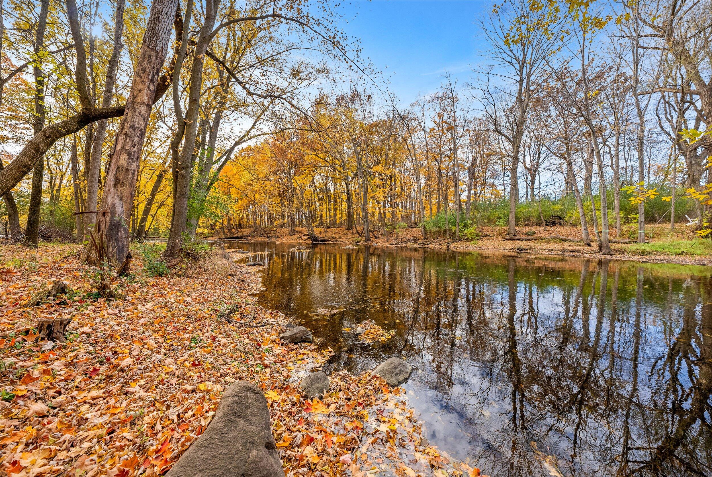 Grafton, Wisconsin, 53024, United States, 4 Bedrooms Bedrooms, ,6 BathroomsBathrooms,Residential,For Sale,1989565