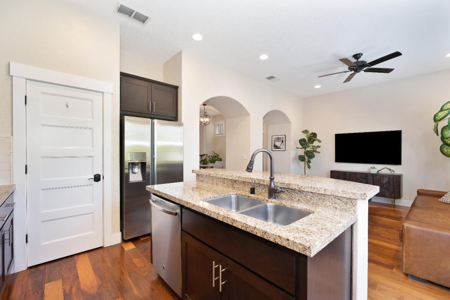 Sacramento, California, 95818, United States, 3 Bedrooms Bedrooms, ,3 BathroomsBathrooms,Residential,For Sale,1988052