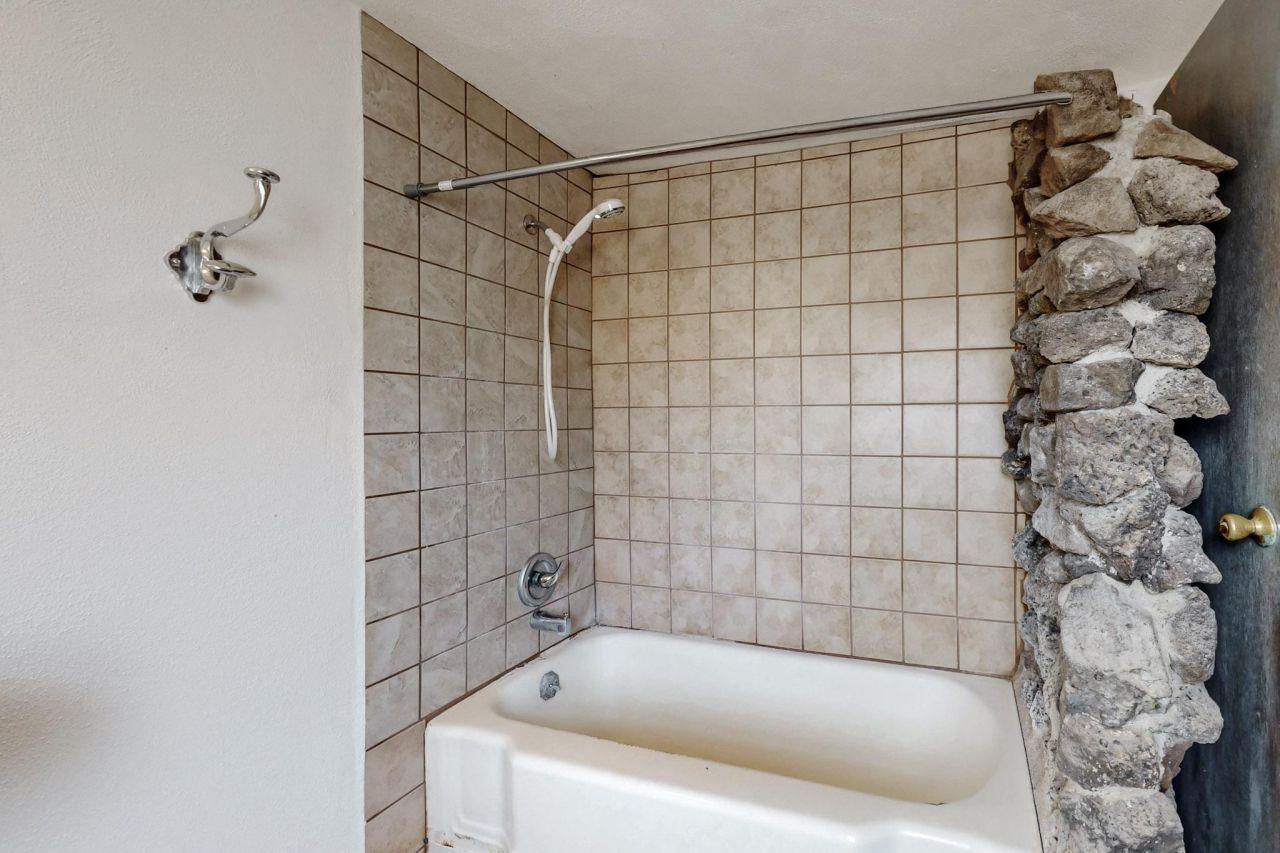 Espanola, New Mexico, 87532, United States, 5 Bedrooms Bedrooms, ,3 BathroomsBathrooms,Residential,For Sale,1762184