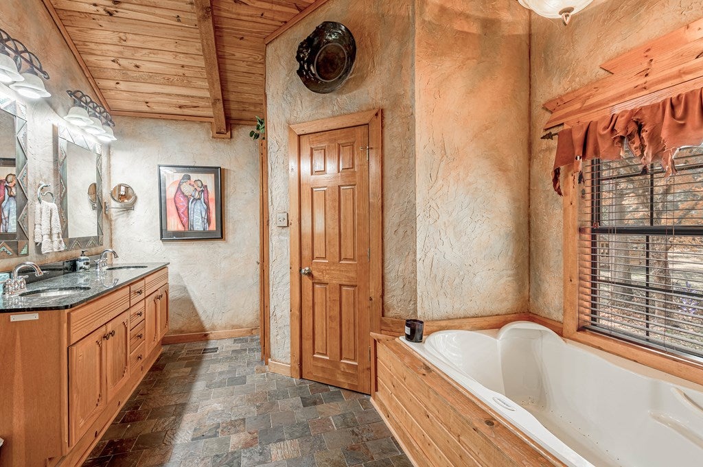 Nacogdoches, Texas, 75964, United States, 3 Bedrooms Bedrooms, ,2 BathroomsBathrooms,Residential,For Sale,1753235