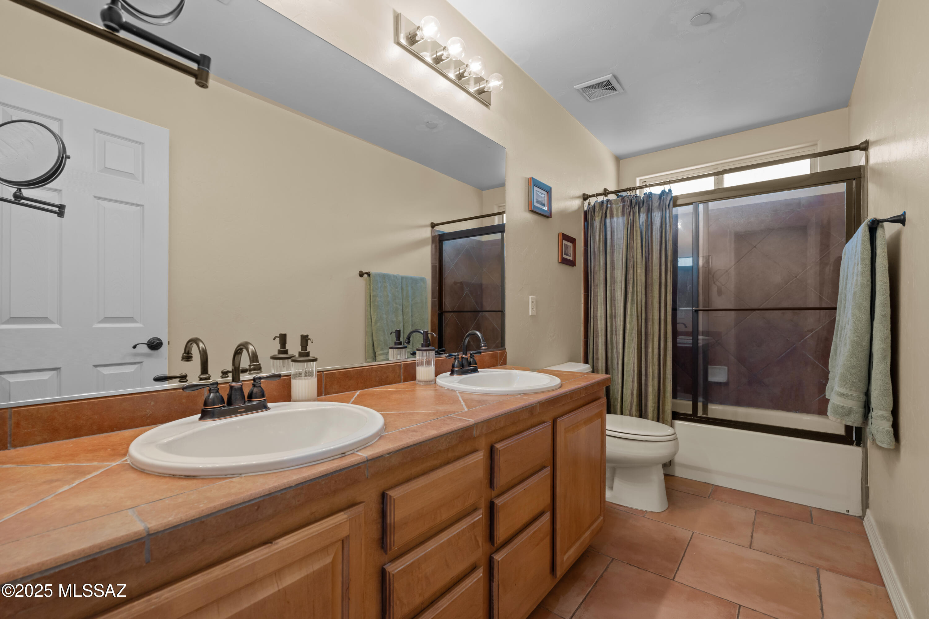 Sahuarita, Arizona, 85629, United States, 4 Bedrooms Bedrooms, ,3 BathroomsBathrooms,Residential,For Sale,1827979