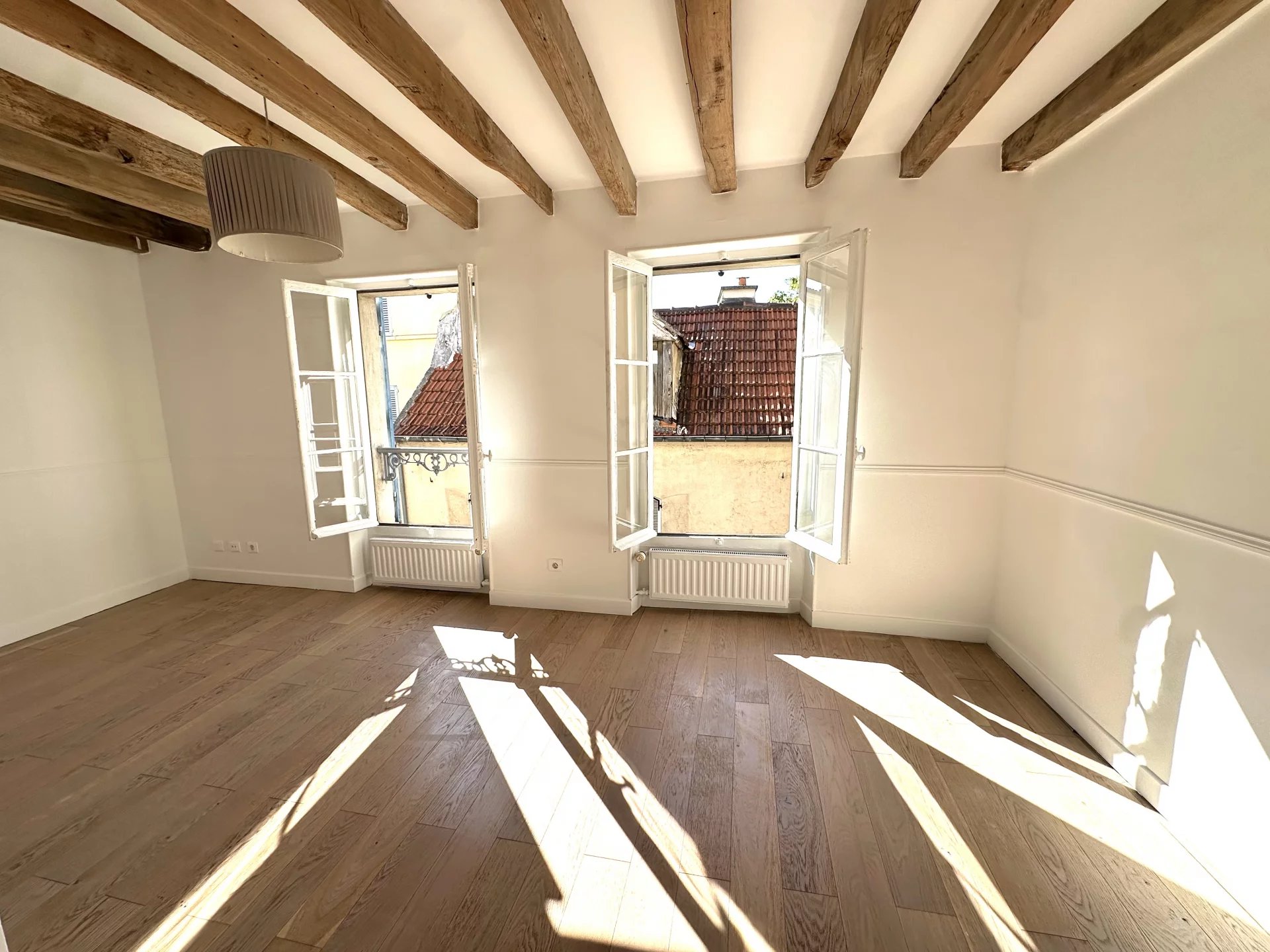 Saint-Germain-en-Laye, Île-de-France, 78100, FR, 3 Bedrooms Bedrooms, ,2 BathroomsBathrooms,Residential,For Sale,1994844