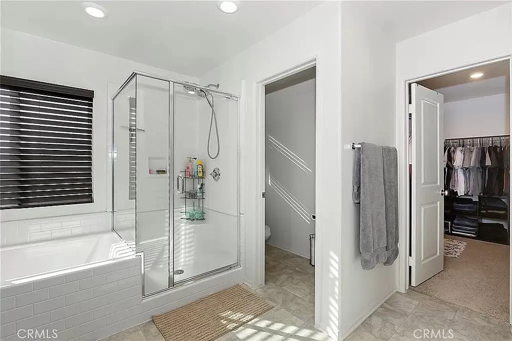 Victorville, California, 92392, United States, 5 Bedrooms Bedrooms, ,4 BathroomsBathrooms,Residential,For Sale,1984455