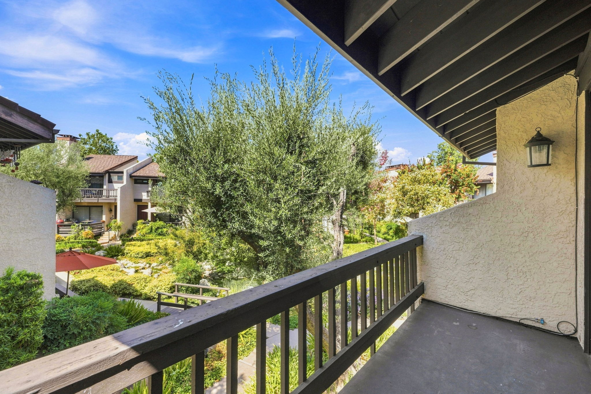  21801 Burbank Boulevard, 83 - 物件實景