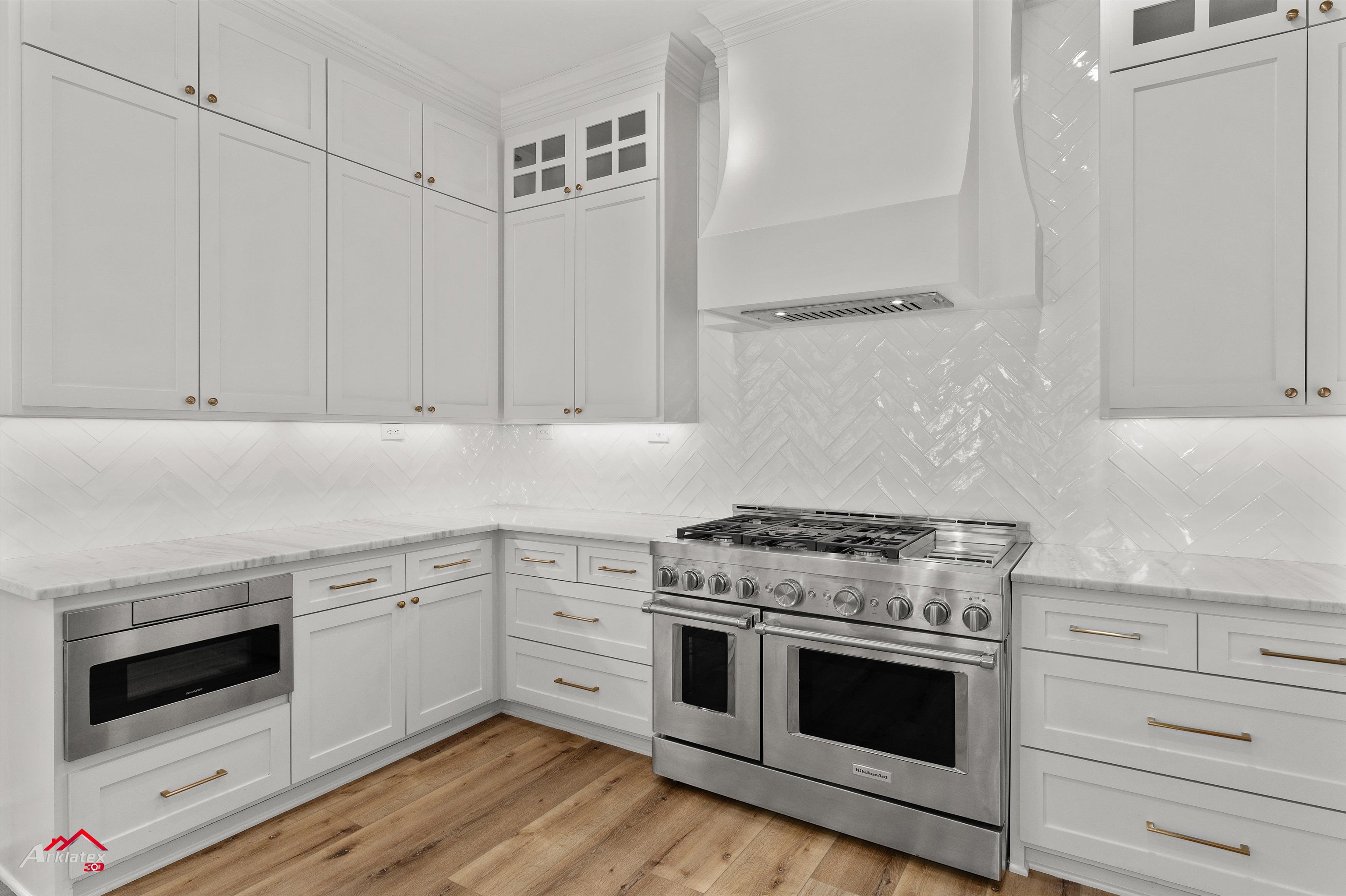 Henderson, Texas, 75703, United States, 5 Bedrooms Bedrooms, ,4 BathroomsBathrooms,Residential,For Sale,1934371