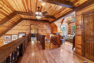 Murphy, North Carolina, 28906, United States, 3 Bedrooms Bedrooms, ,6 BathroomsBathrooms,Residential,For Sale,1933143